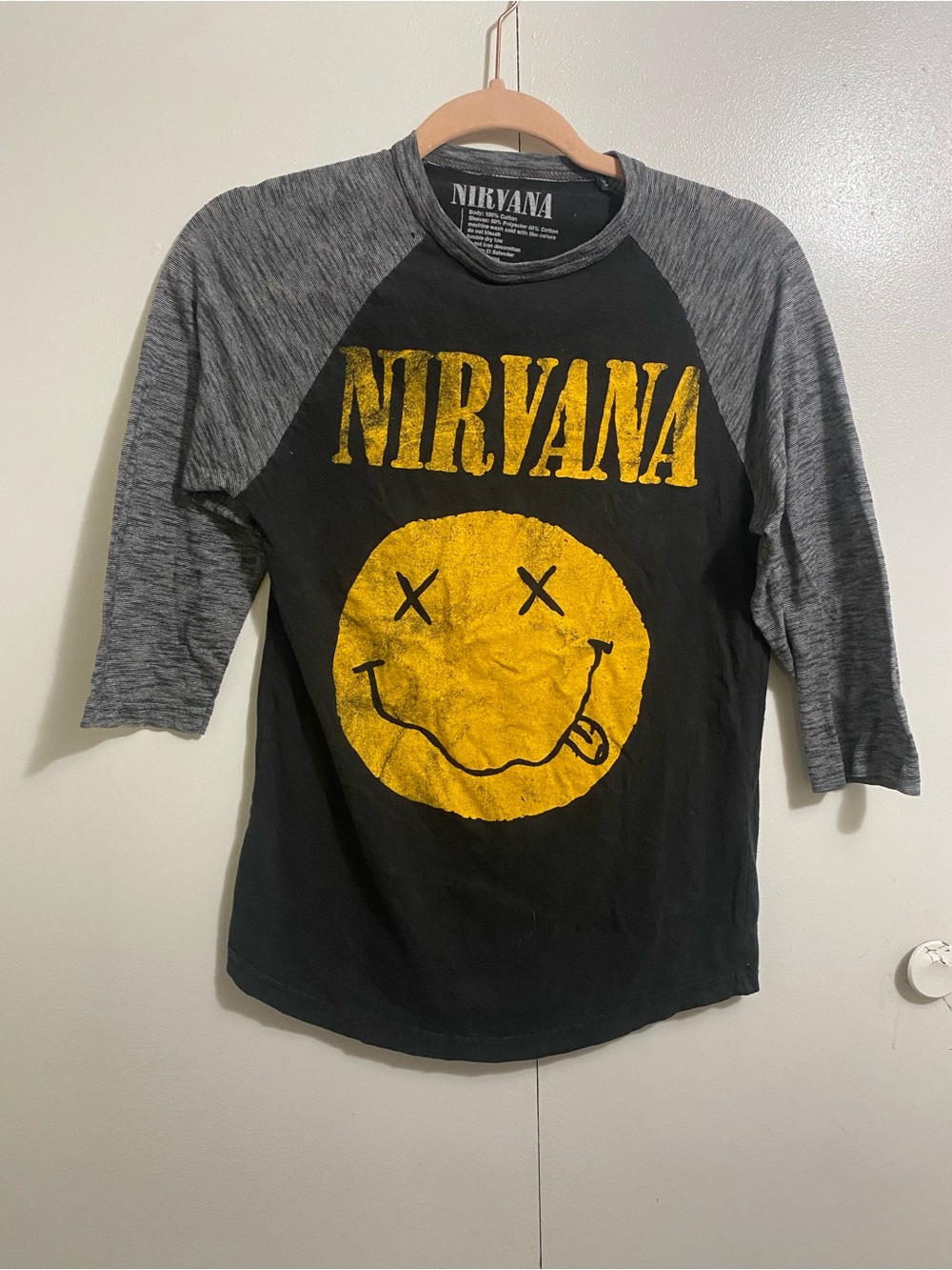 Nirvana Men’s Black & Gray 3/4th Sleeve Raglan Tee Size Small